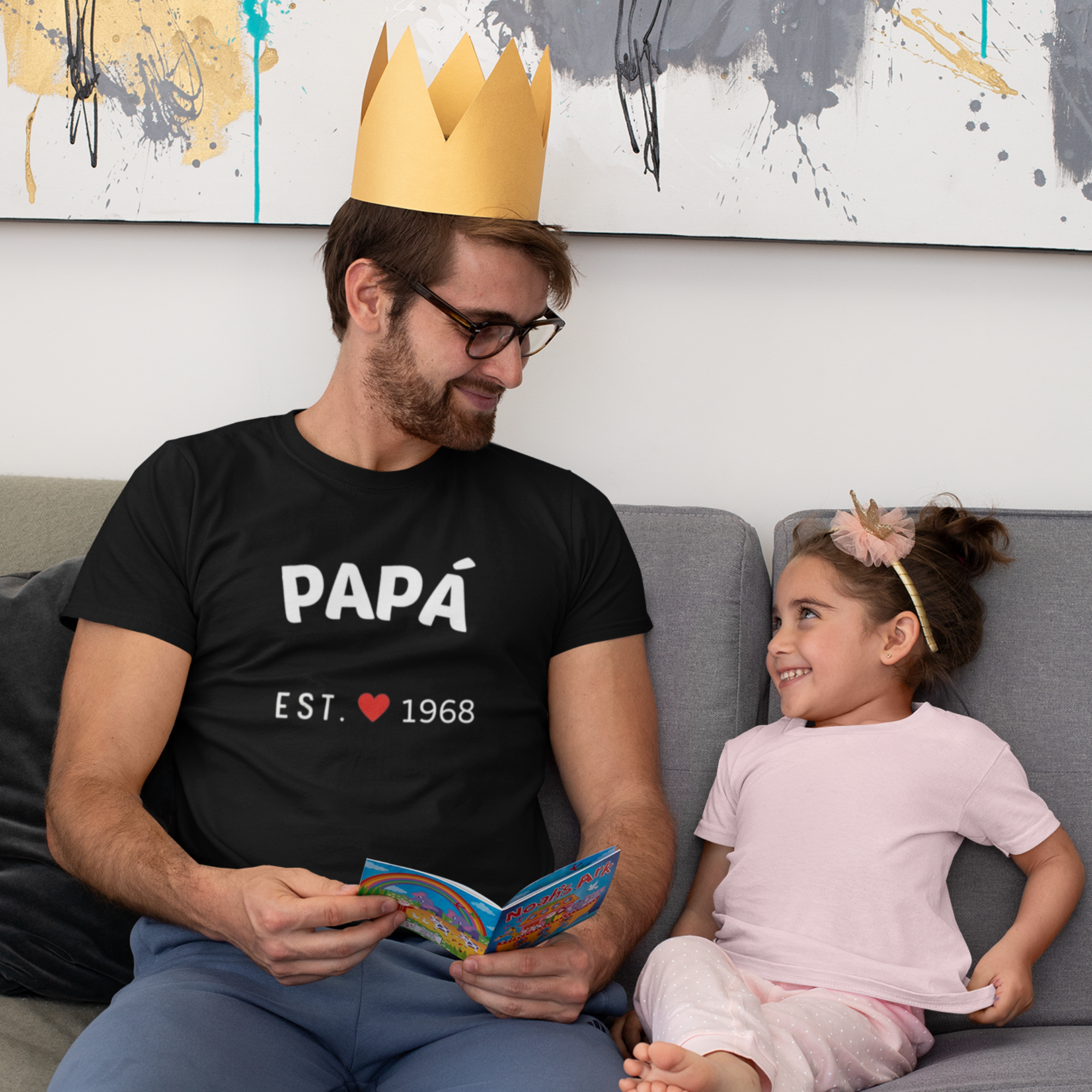 Personalisiertes Sweatshirt/T-Shirt mit besonderem Datum | "EST ❤️ Jahr" Design