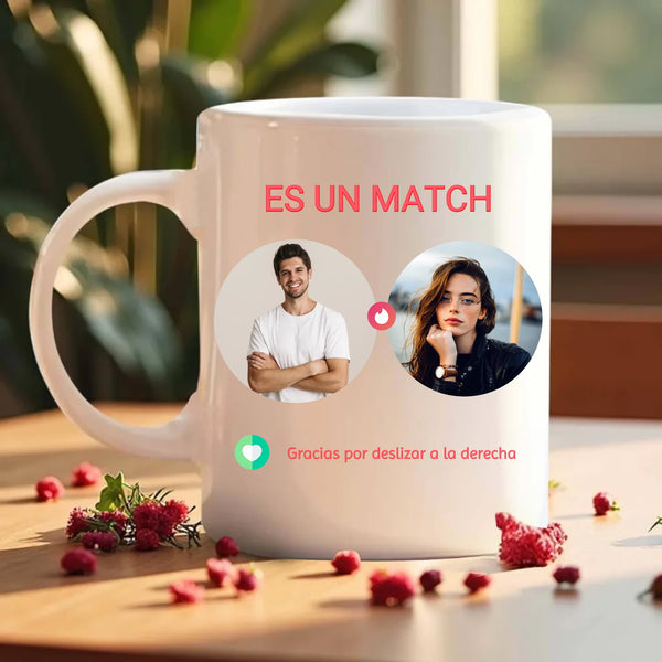 Taza Personalizada “Es un Match” 💘 – Regalo Original para Parejas con Fotos